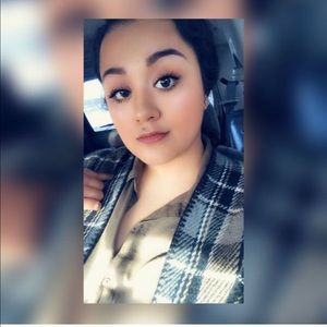 Meet your Posher, Cassandra